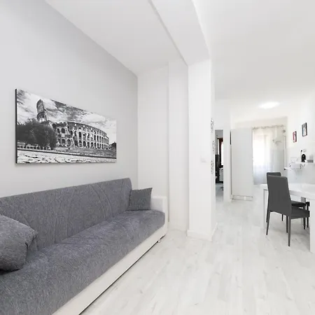 Cinecitta' House Apartmán Řím